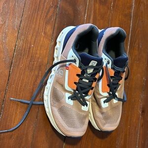 Women’s On Cloudstratus 8.5